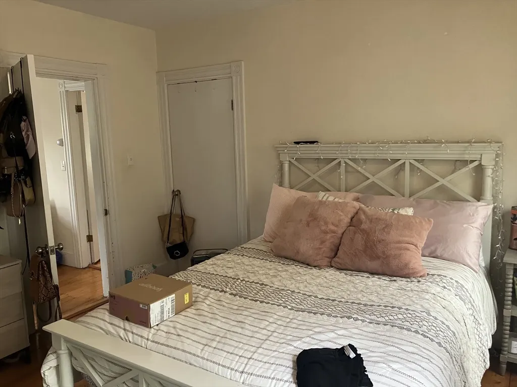3 bed, 1 bath apartment for rent at 21 Howard St Unit 2, Davis Square — photo 11 of 15