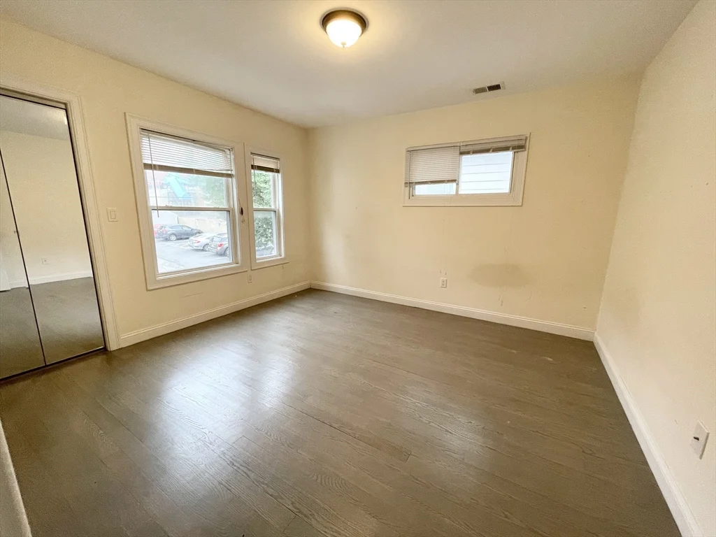 6 bed, 2 bath apartment for rent at 21 Iroquois Unit 1, Mission Hill — photo 10 of 28