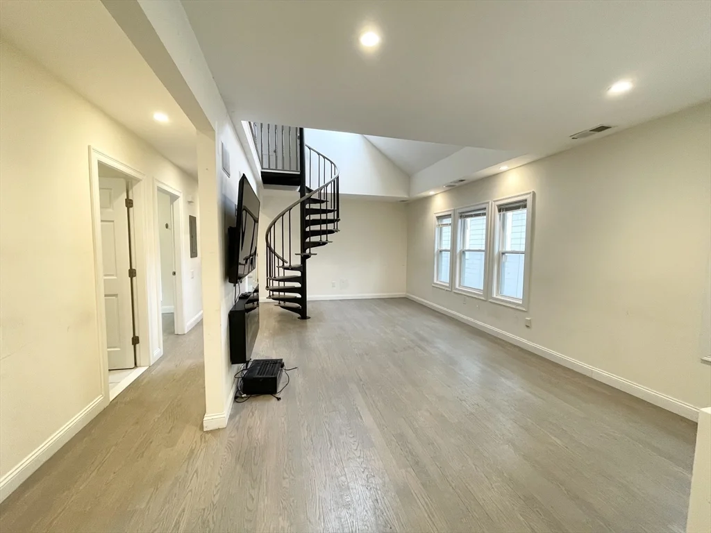 6 bed, 2 bath apartment for rent at 21 Iroquois Unit 1, Mission Hill — photo 8 of 28