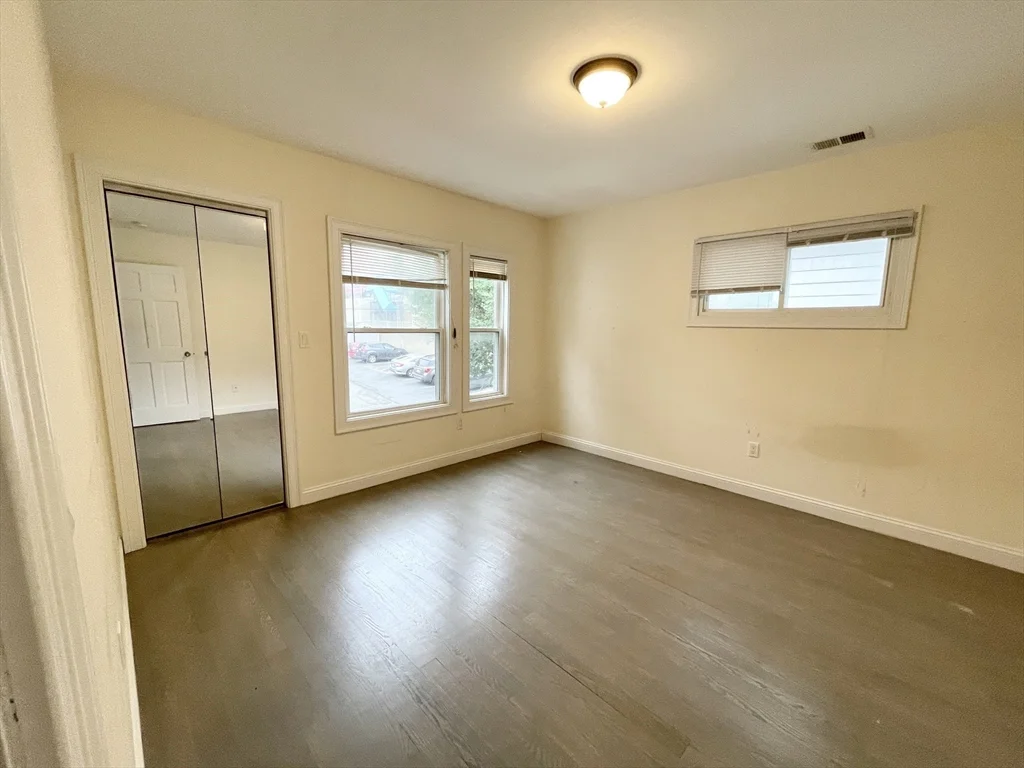 6 bed, 2 bath apartment for rent at 21 Iroquois Unit 1, Mission Hill — photo 9 of 28