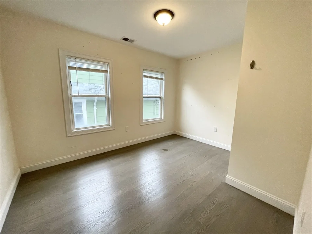 6 bed, 2 bath apartment for rent at 21 Iroquois Unit 1, Mission Hill — photo 13 of 28
