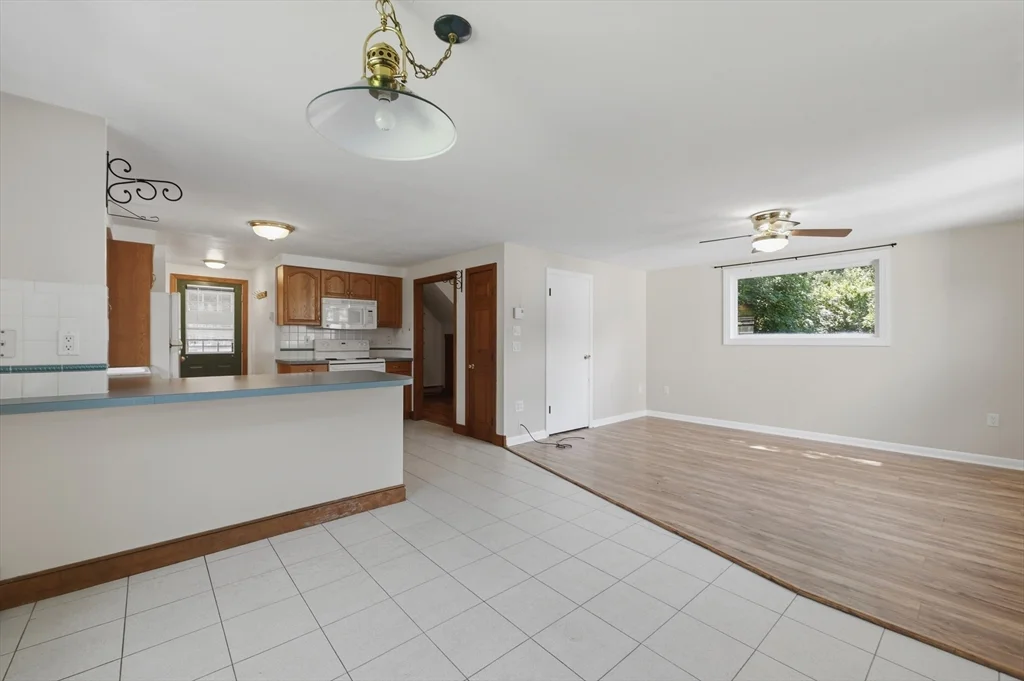 2 bed, 1 bath apartment for rent at 21 Janet Cir Unit 2, Shrewsbury — photo 2 of 42