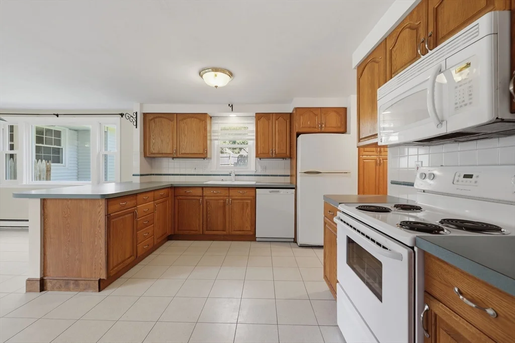 2 bed, 1 bath apartment for rent at 21 Janet Cir Unit 2, Shrewsbury — photo 9 of 42