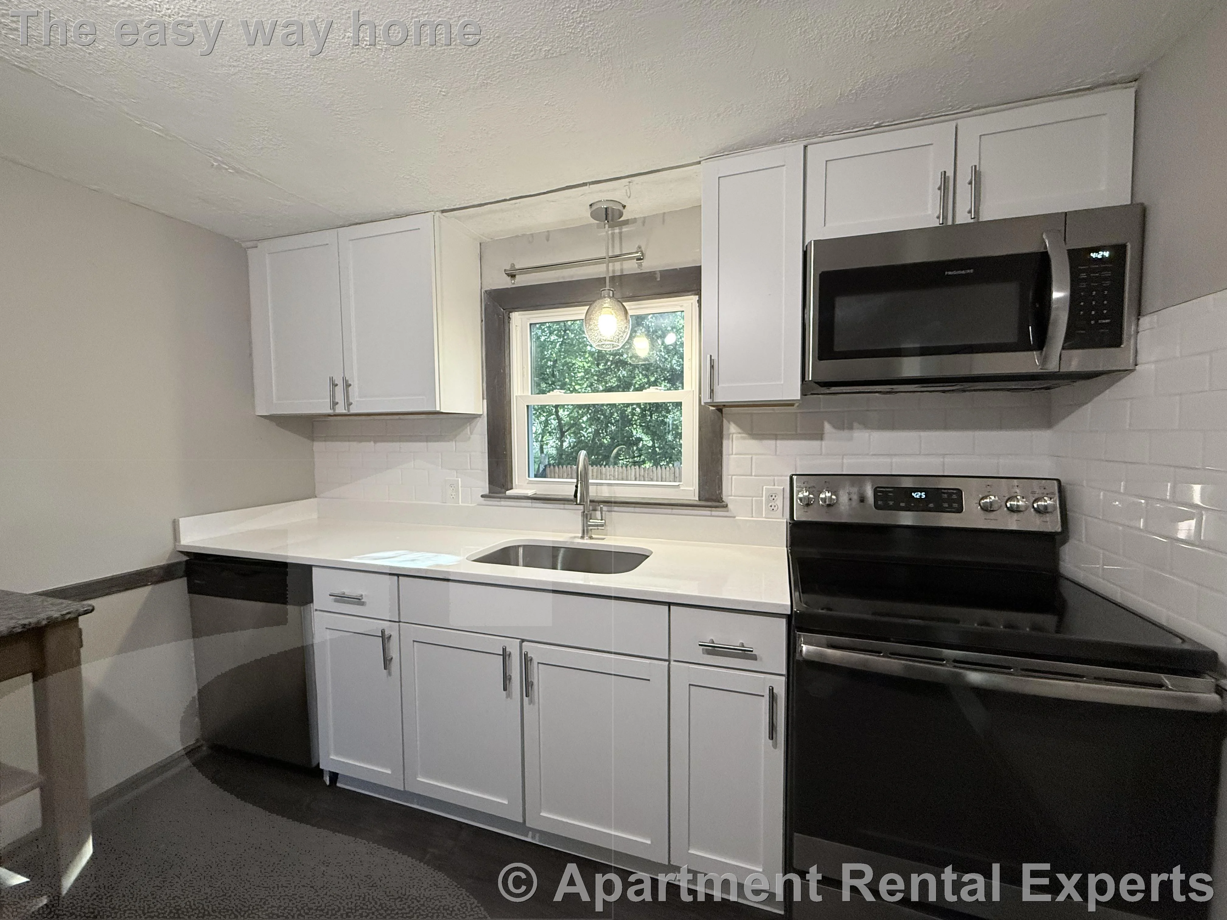 3 bed, 1 bath apartment for rent at 21 Jerome St, Arlington Line — photo 2 of 24