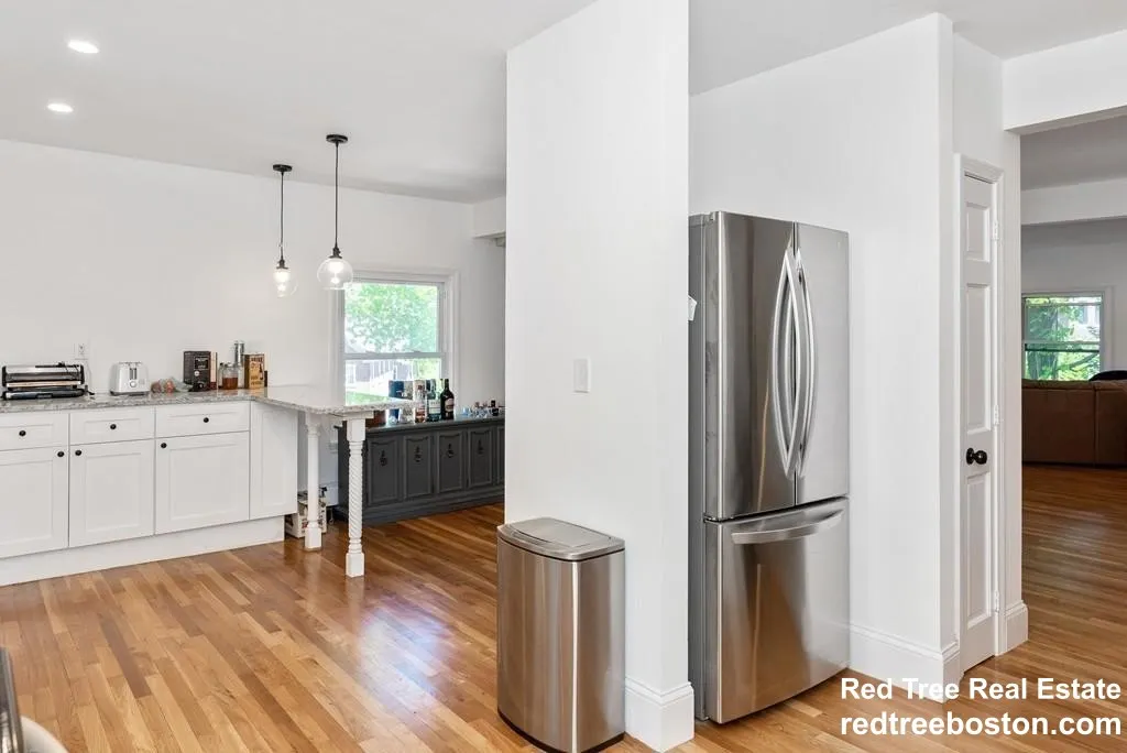 3 bed, 2 bath apartment for rent at 21 Kinross Rd Unit 3, Brighton — photo 4 of 19