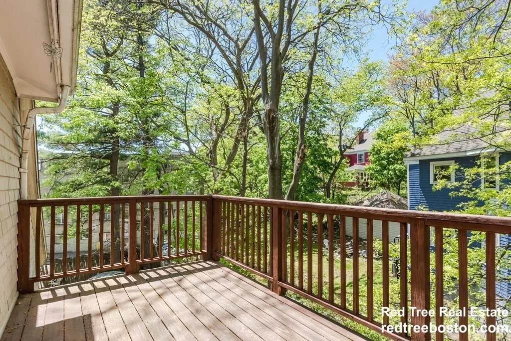 3 bed, 2 bath apartment for rent at 21 Kinross Rd Unit 3, Brighton — photo 4 of 14