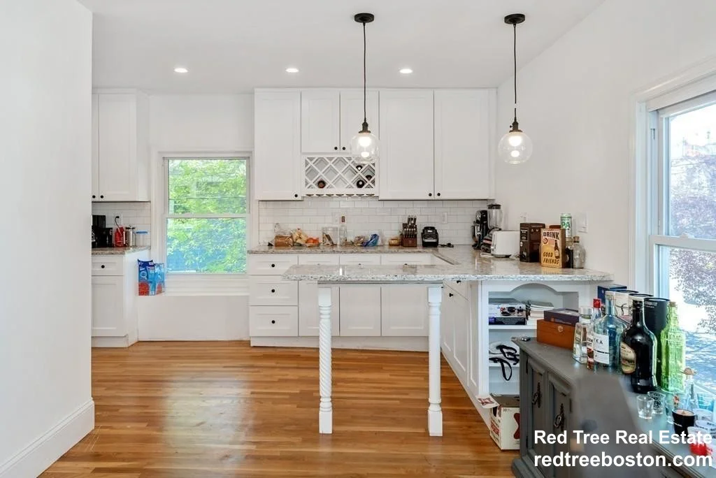 3 bed, 2 bath apartment for rent at 21 Kinross Rd Unit 3, Brighton — photo 3 of 14