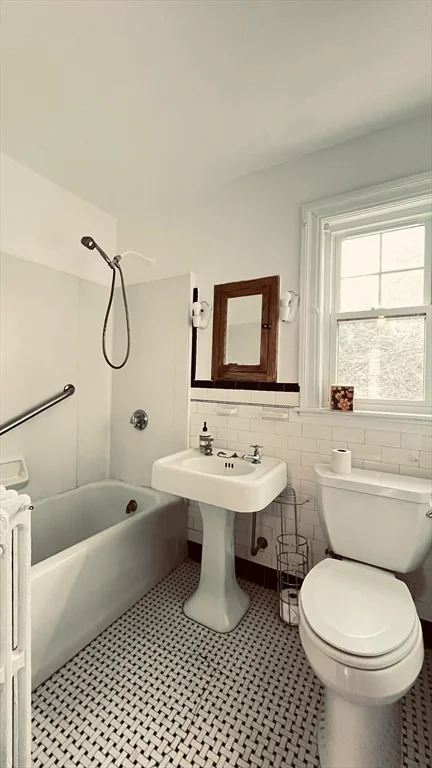 4 bed, 1 bath apartment for rent at 21 Lawrence Ln Unit 0, Belmont — photo 12 of 13