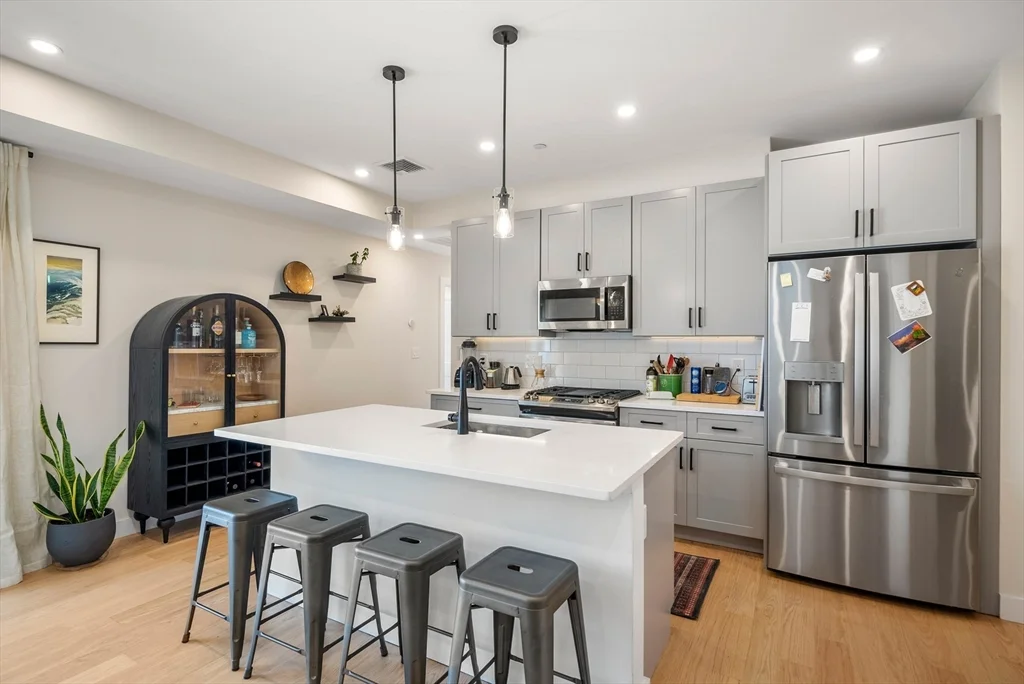 2 bed, 2 bath apartment for rent at 21 Lexington St Unit 304, Boston — photo 8 of 25