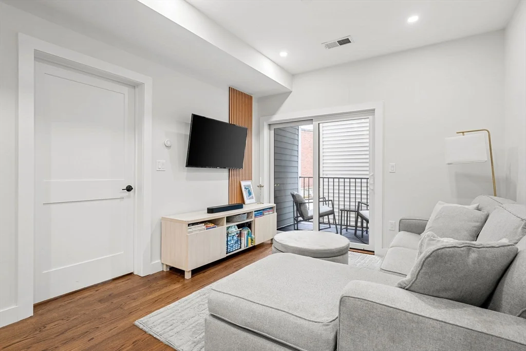 2 bed, 2 bath apartment for rent at 21 Lexington Unit 2, East Boston — photo 5 of 17