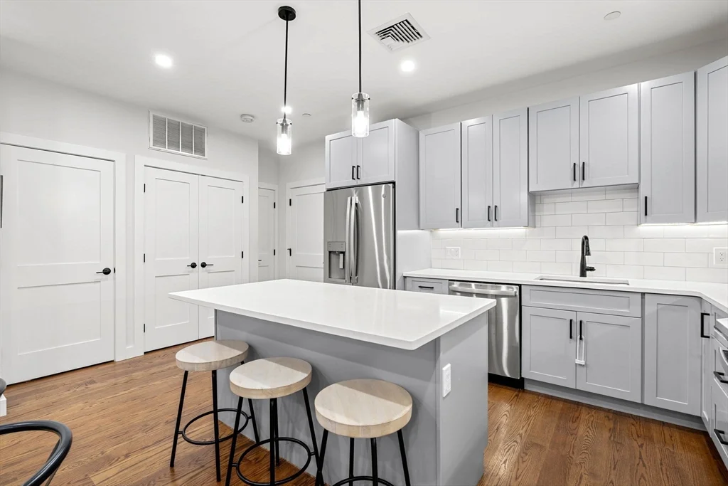 2 bed, 2 bath apartment for rent at 21 Lexington Unit 2, East Boston — photo 2 of 17