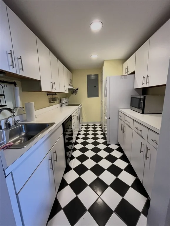1 bed, 1 bath apartment for rent at 21 Linden St Unit 203, Quincy — photo 6 of 9