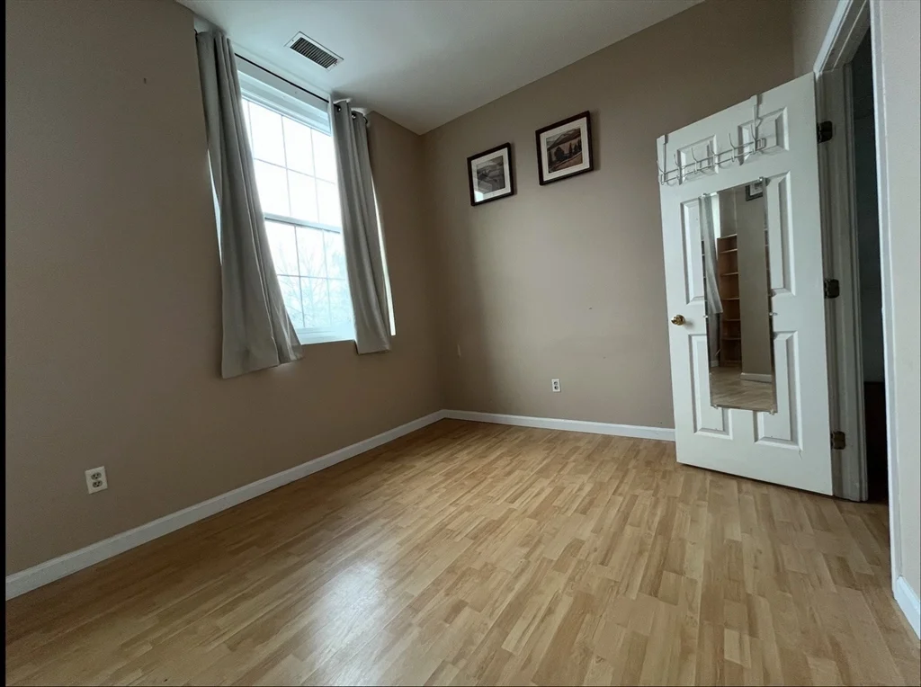 1 bed, 1 bath apartment for rent at 21 Linden St Unit 203, Quincy — photo 2 of 9