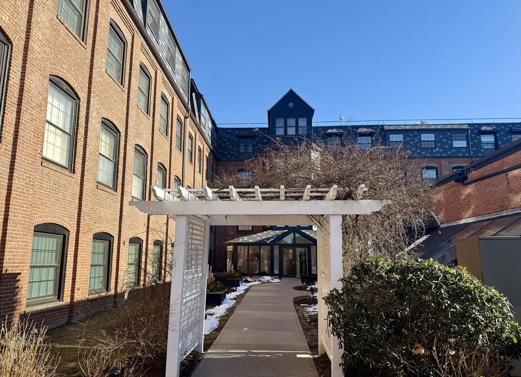 1 bed, 1 bath apartment for rent at 21 Linden St Unit 416, Wollaston — photo 1 of 11
