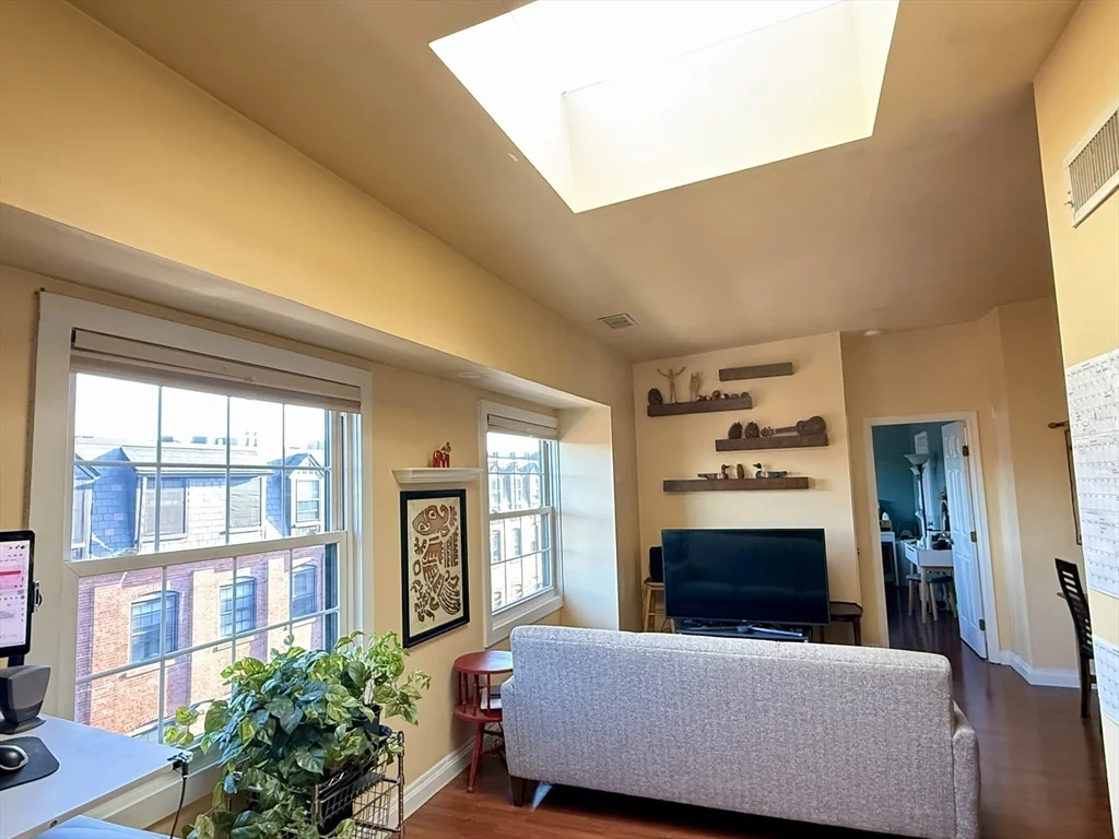 1 bed, 1 bath apartment for rent at 21 Linden St Unit 416, Wollaston — photo 3 of 11