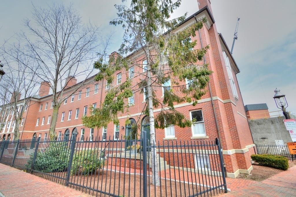2 bed, 1 bath apartment for rent at 21 Main St Unit A, Charlestown