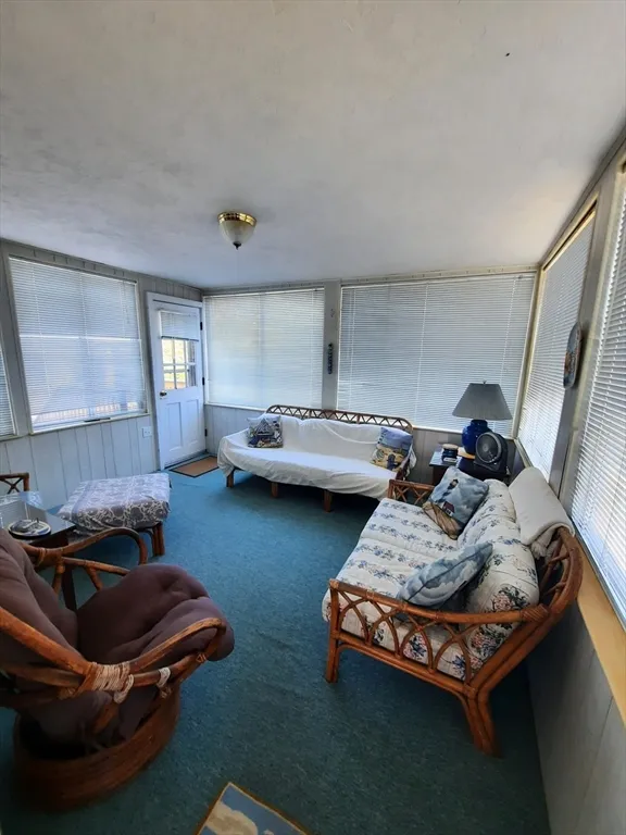 6 bed, 2 bath apartment for rent at 21 Manchester St Unit 21, Scituate — photo 8 of 11