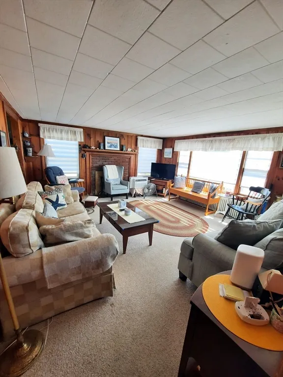 6 bed, 2 bath apartment for rent at 21 Manchester St Unit 21, Scituate — photo 10 of 11