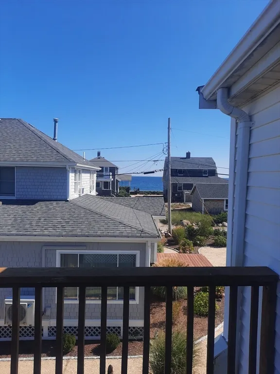 6 bed, 2 bath apartment for rent at 21 Manchester St Unit 21, Scituate — photo 3 of 11