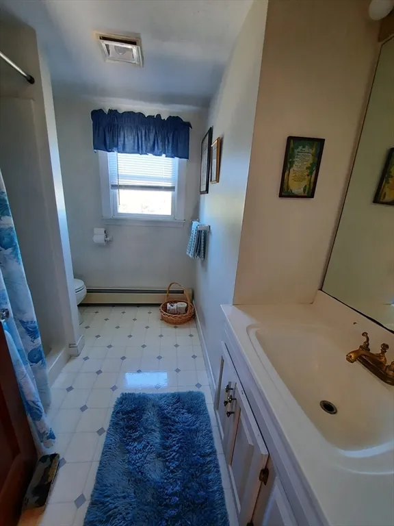6 bed, 2 bath apartment for rent at 21 Manchester St Unit 21, Scituate — photo 6 of 11