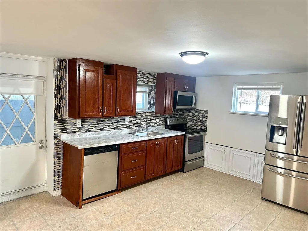 2 bed, 1 bath apartment for rent at 21 Maplewood St Unit B, West Roxbury — photo 3 of 10