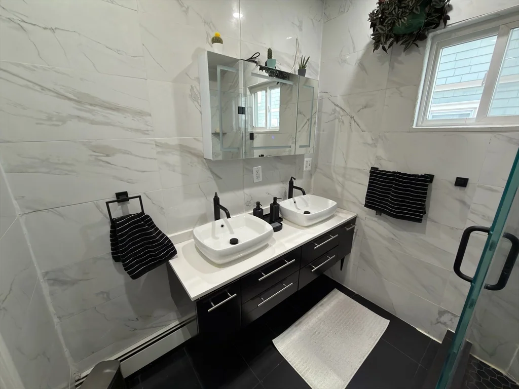2 bed, 1 bath apartment for rent at 21 Marion Rd Unit 1, Belmont — photo 9 of 17