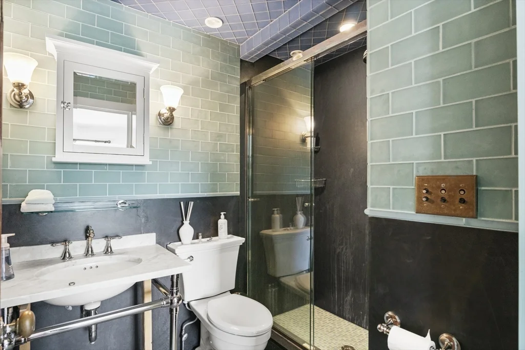 4 bed, 4+ bath apartment for rent at 21 Mckinley, Nantucket — photo 14 of 27