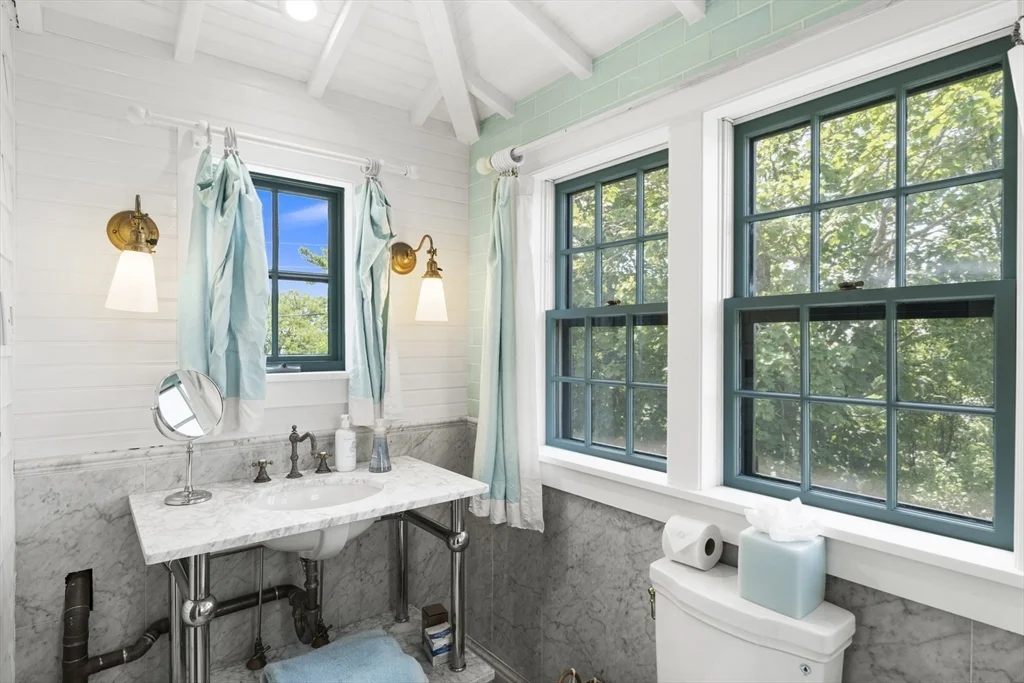 4 bed, 4+ bath apartment for rent at 21 Mckinley, Nantucket — photo 22 of 27