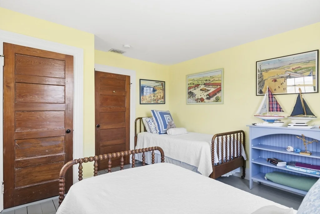 4 bed, 4+ bath apartment for rent at 21 Mckinley, Nantucket — photo 16 of 27