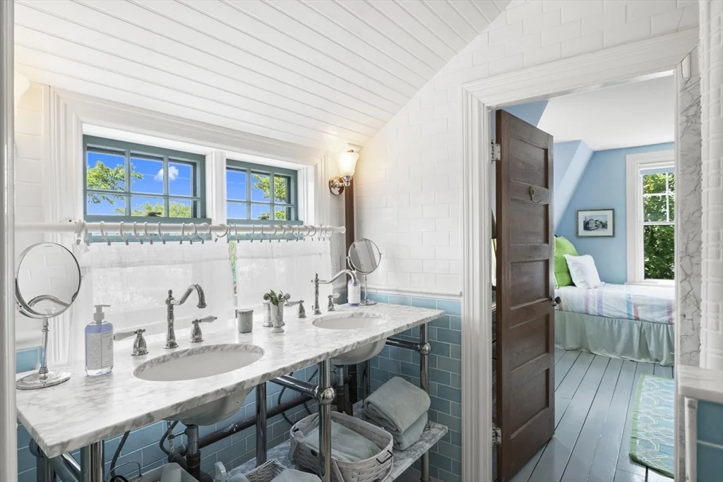 4 bed, 4+ bath apartment for rent at 21 Mckinley, Nantucket — photo 19 of 27