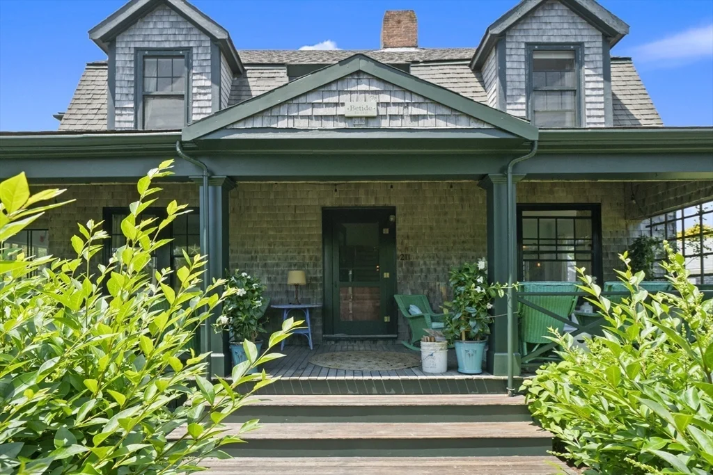 4 bed, 4+ bath apartment for rent at 21 Mckinley, Nantucket — photo 2 of 27