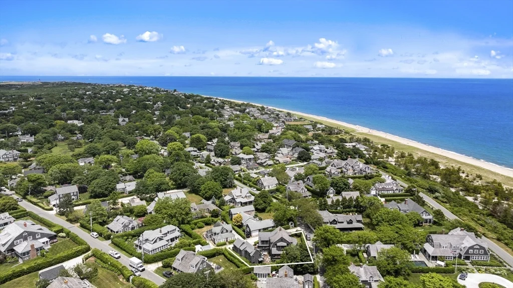 4 bed, 4+ bath apartment for rent at 21 Mckinley, Nantucket — photo 1 of 27