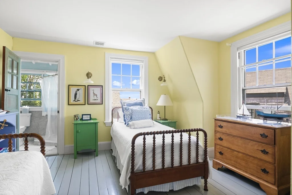 4 bed, 4+ bath apartment for rent at 21 Mckinley, Nantucket — photo 17 of 27
