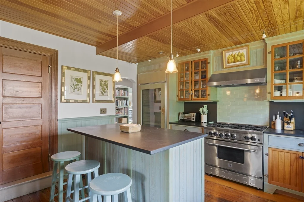 4 bed, 4+ bath apartment for rent at 21 Mckinley, Nantucket — photo 5 of 27
