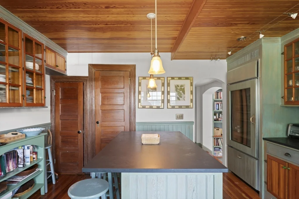 4 bed, 4+ bath apartment for rent at 21 Mckinley, Nantucket — photo 6 of 27