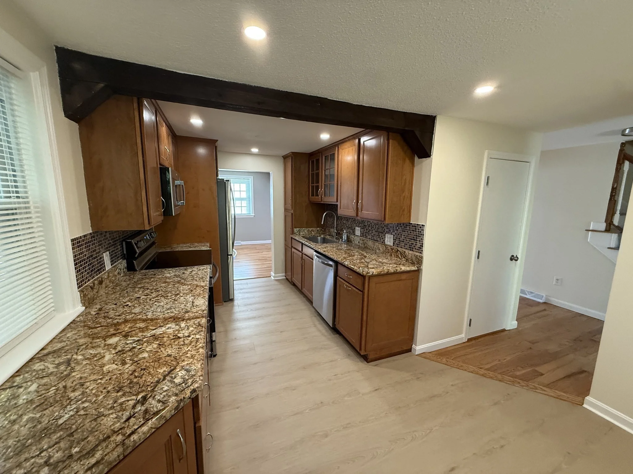 3 bed, 1 bath apartment for rent at 21 Meadowbrook Ln Unit 21, Easton — photo 10 of 33