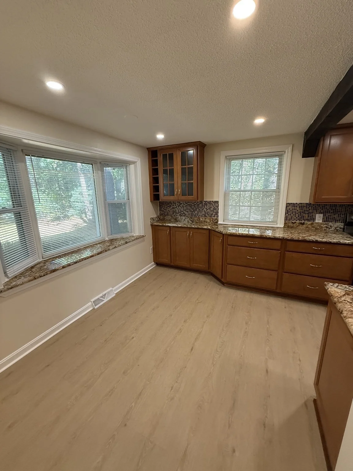 3 bed, 1 bath apartment for rent at 21 Meadowbrook Ln Unit 21, Easton — photo 13 of 33
