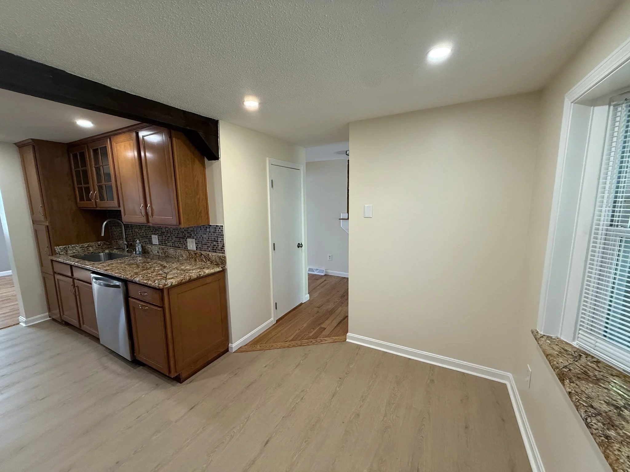 3 bed, 1 bath apartment for rent at 21 Meadowbrook Ln Unit 21, Easton — photo 14 of 33