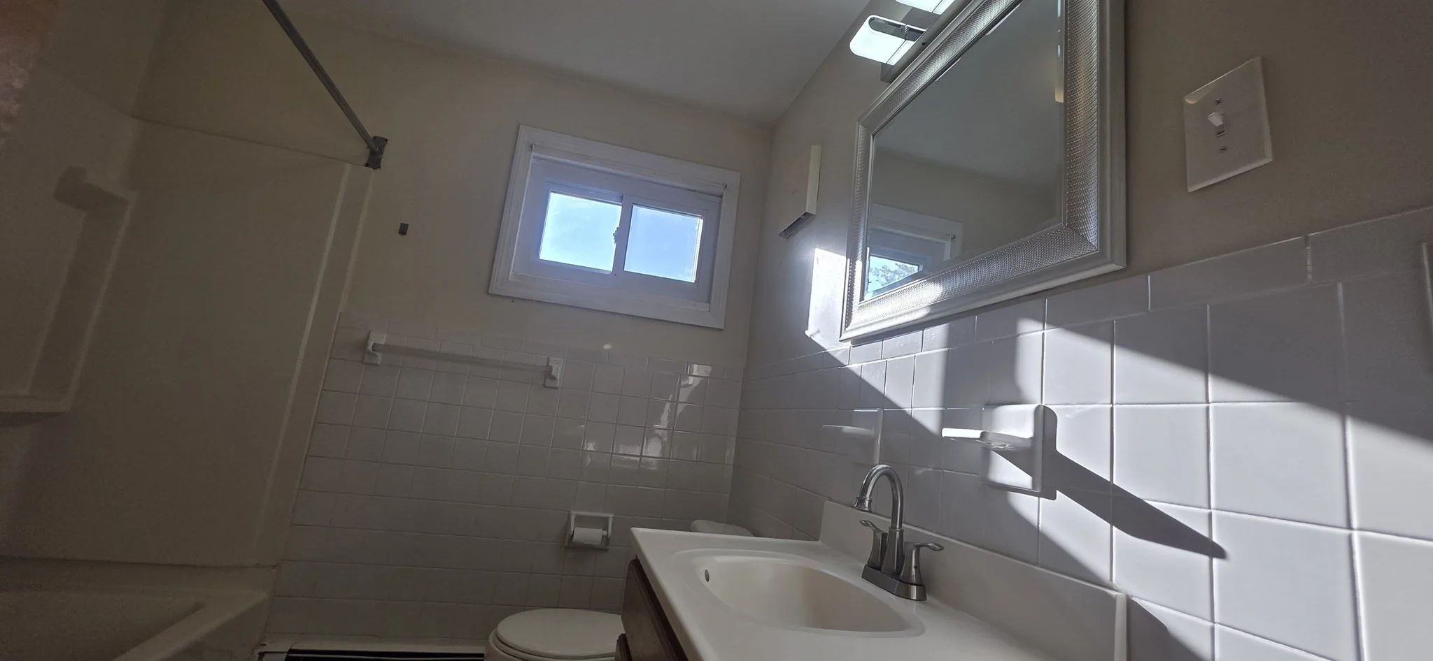 3 bed, 1 bath apartment for rent at 21 Mellen Unit 3, Baldwin — photo 3 of 7