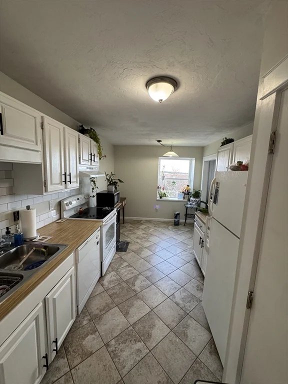 1 bed, 1 bath apartment for rent at 21 Middlesex Ave Unit 303, Worcester — photo 6 of 10