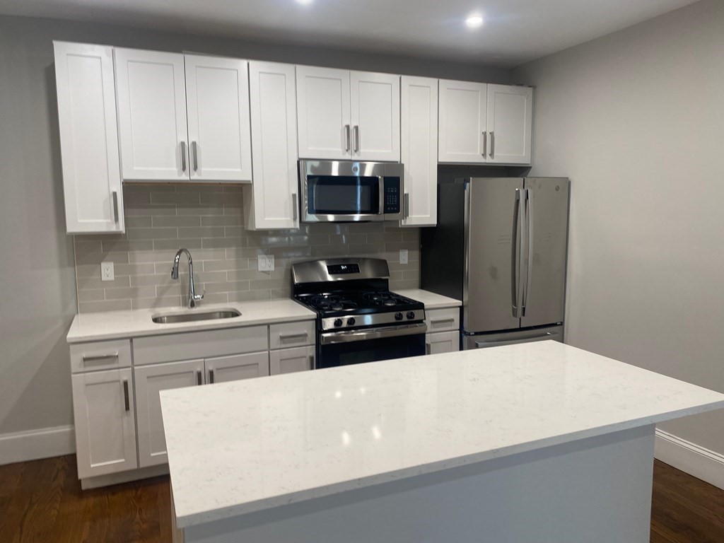 4 bed, 2 bath apartment for rent at 21 Mount Vernon St Unit 3, Dorchester — photo 3 of 9