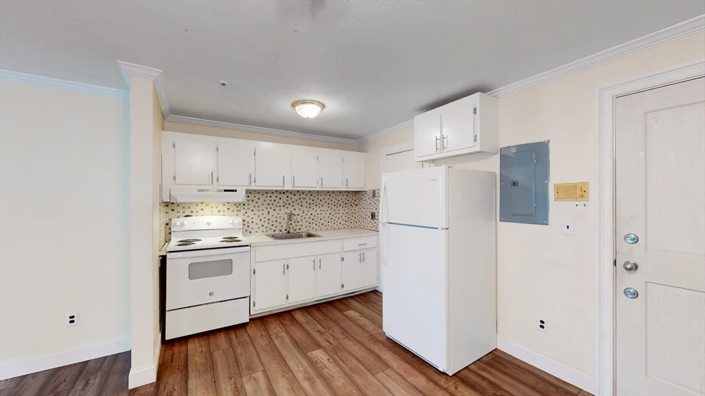 2 bed, 1 bath apartment for rent at 21 Myrtle St Unit 5, Malden — photo 2 of 13
