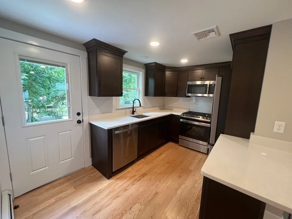 3 bed, 2 bath apartment for rent at 21 Neillian Way Unit 21, Bedford — photo 3 of 23