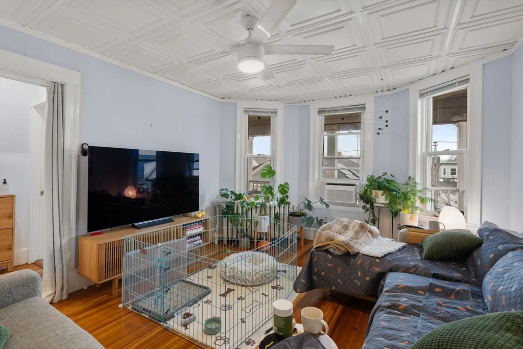 4 bed, 1 bath apartment for rent at 21 Nevada St Unit 3, Winthrop Beach — photo 3 of 11
