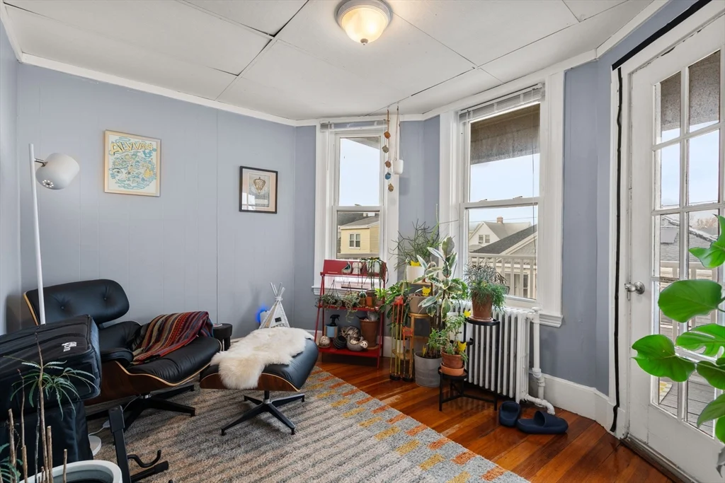 4 bed, 1 bath apartment for rent at 21 Nevada St Unit 3, Winthrop Beach — photo 5 of 11