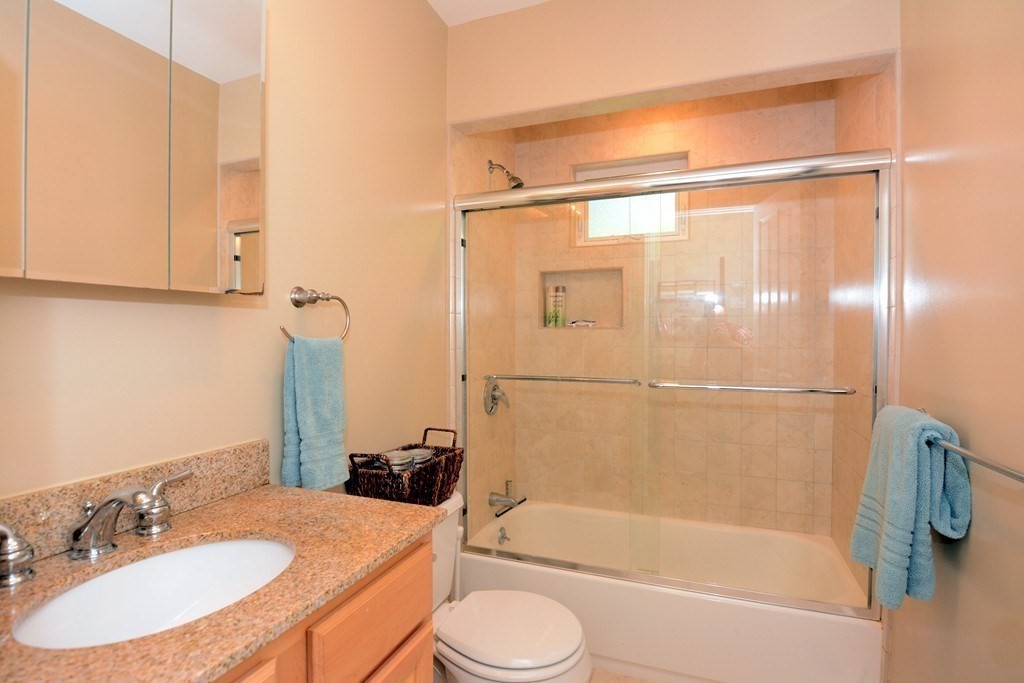 2 bed, 2 bath apartment for rent at 21 Oak St Unit 1, Ward Two — photo 8 of 13