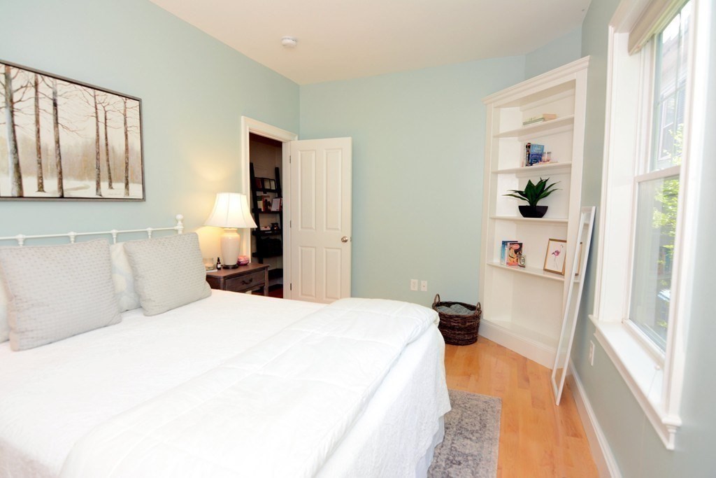2 bed, 2 bath apartment for rent at 21 Oak St Unit 1, Ward Two — photo 5 of 13