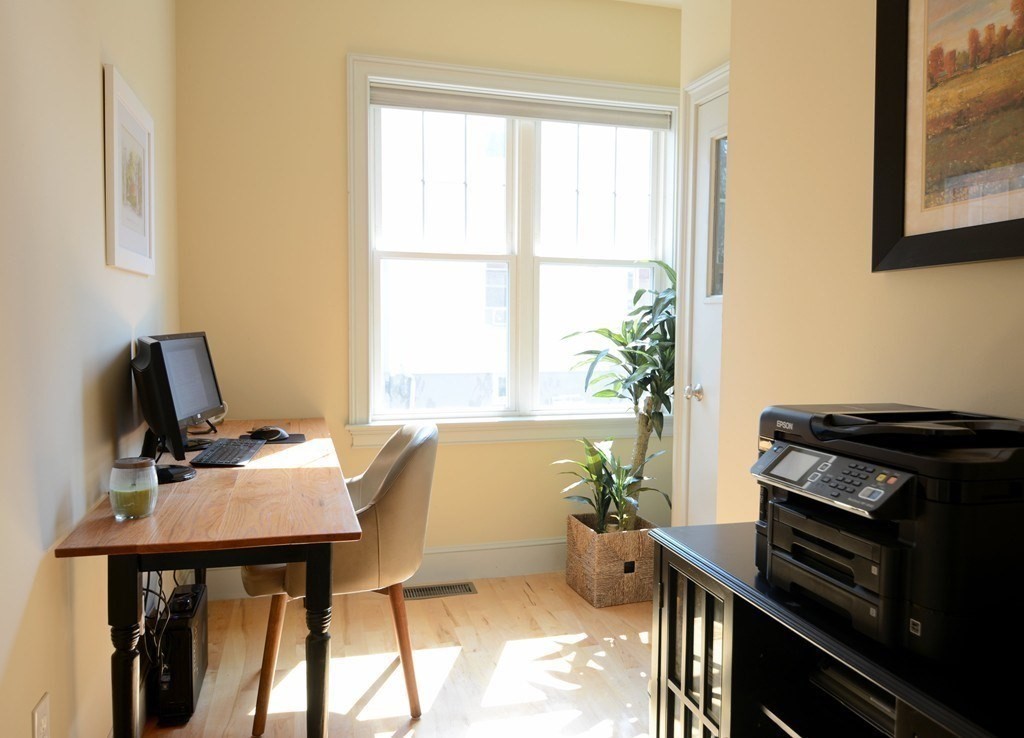 2 bed, 2 bath apartment for rent at 21 Oak St Unit 1, Ward Two — photo 10 of 13