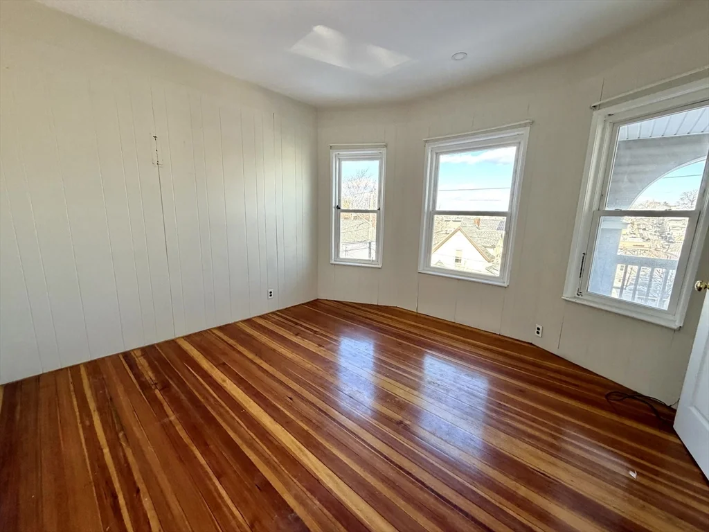 3 bed, 1 bath apartment for rent at 21 Oakland Ave Unit 2, Everett — photo 16 of 20