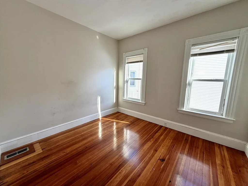 3 bed, 1 bath apartment for rent at 21 Oakland Ave Unit 2, Everett — photo 11 of 20